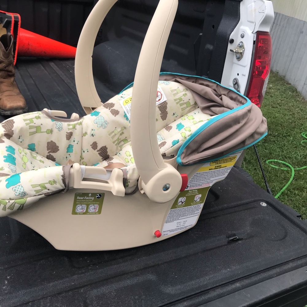 Infant car seat